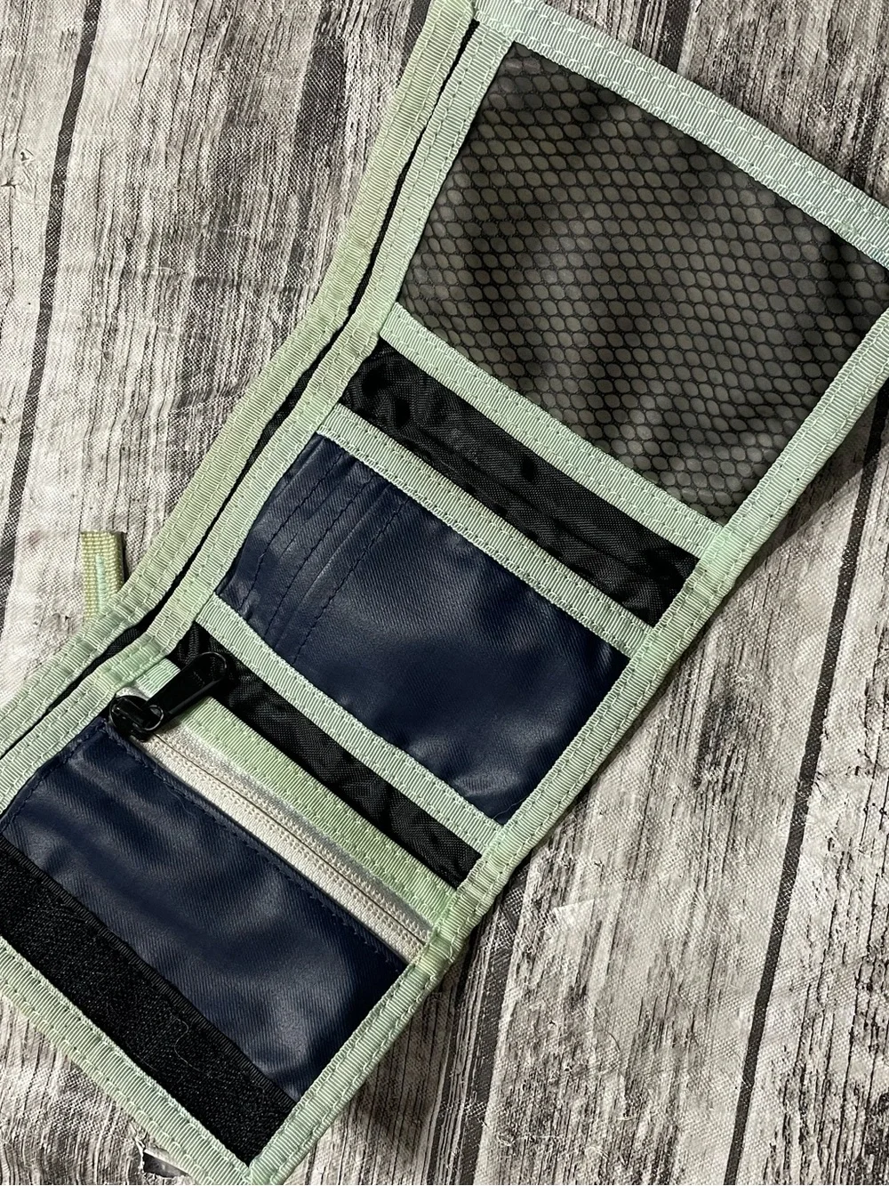 Oakley 90's Wallet mesh exterior panel & retro branding good condition mild disc
